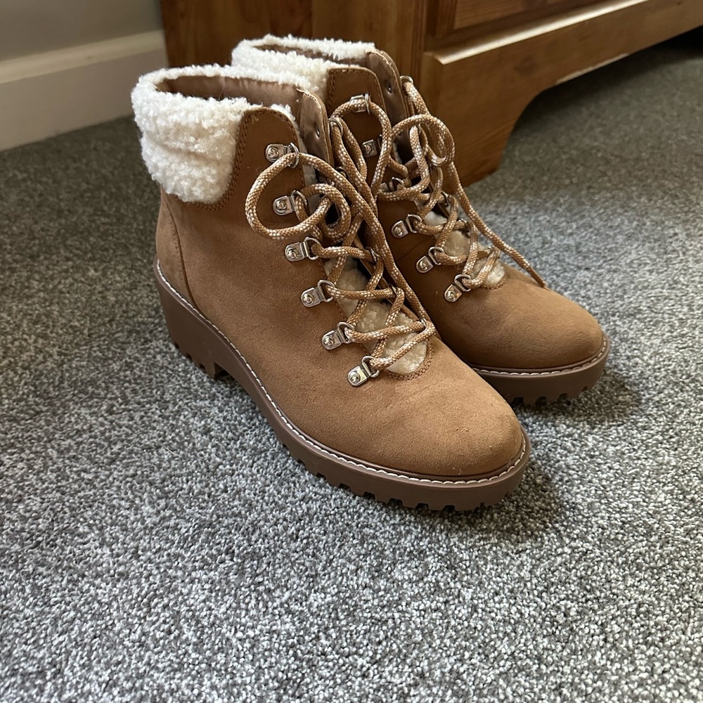 Universal Thread Brown Winter Boots with Cream Trim